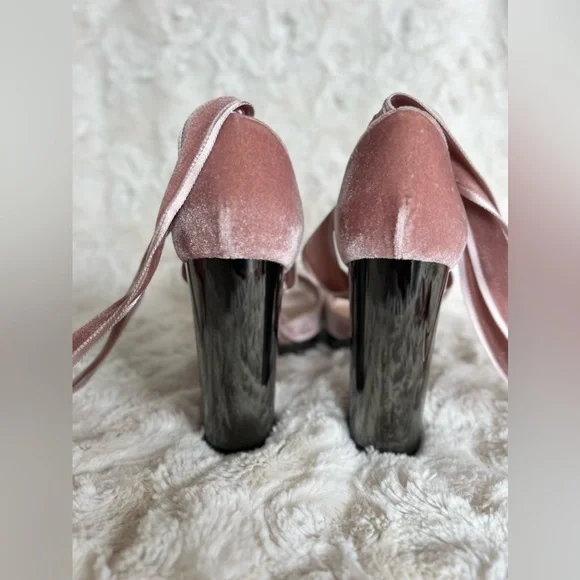 Valentino Garavani Velvet Strappy Sandal Heels in Poudre Ballet Pink so 38 US 8 - Picture 6 of 16